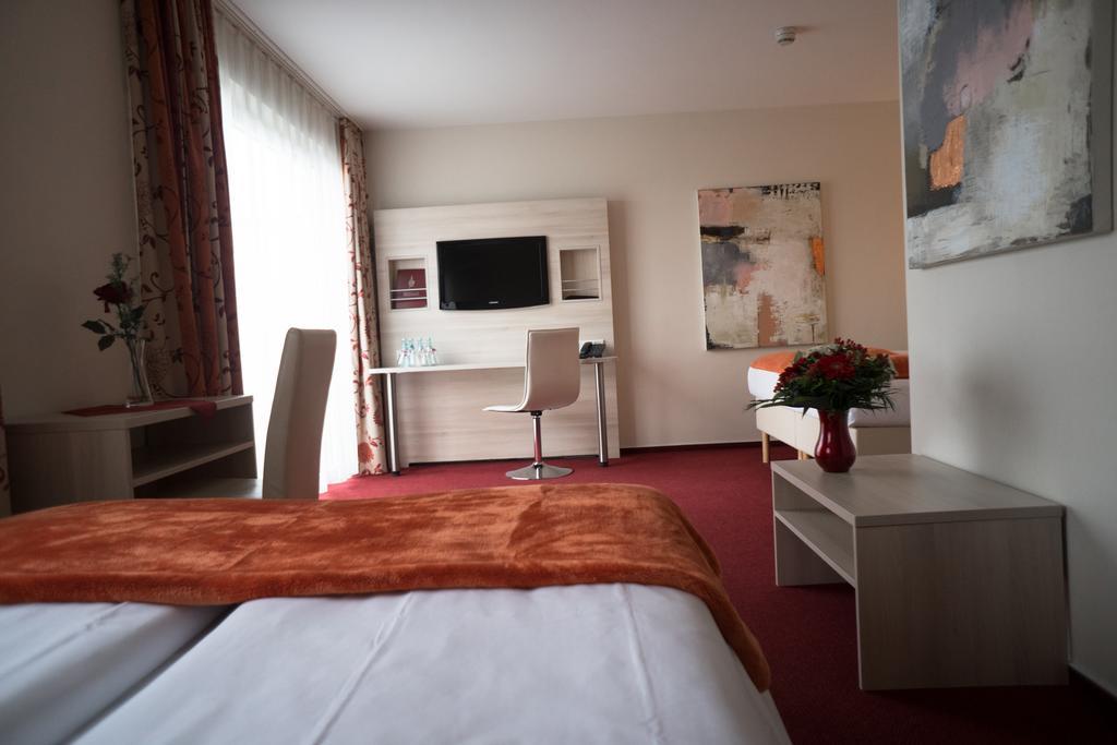 Hotel Roedelheimer Hof - Am Wasserturm Fráncfort del Meno Habitación foto