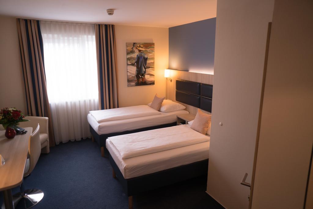 Hotel Roedelheimer Hof - Am Wasserturm Fráncfort del Meno Habitación foto
