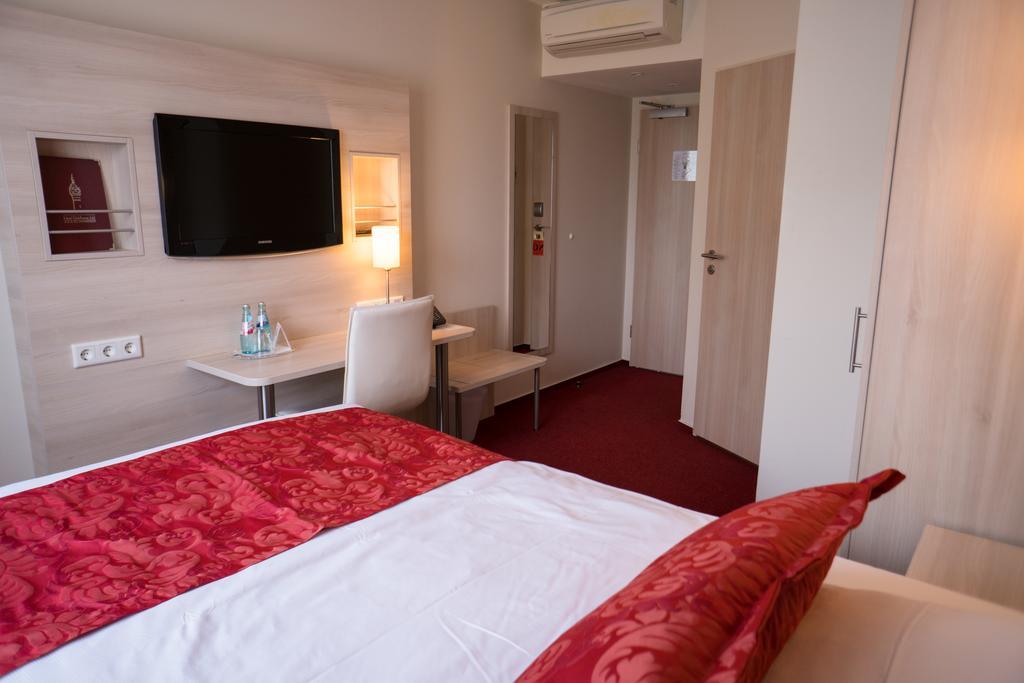 Hotel Roedelheimer Hof - Am Wasserturm Fráncfort del Meno Habitación foto
