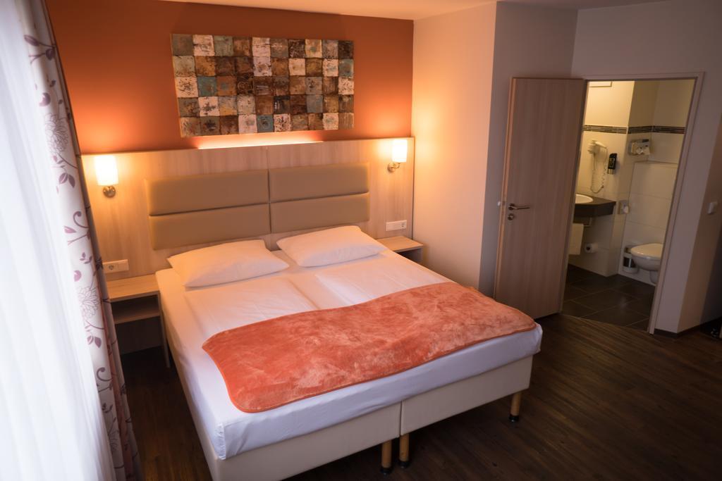 Hotel Roedelheimer Hof - Am Wasserturm Fráncfort del Meno Habitación foto